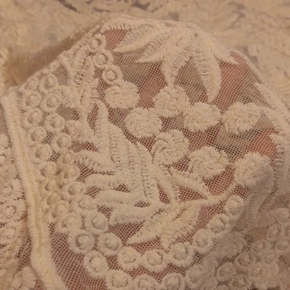 NWT. Ultra Pink Boho Style White Lace Blouse With Delicate Crochet Details - Picture 5 of 9